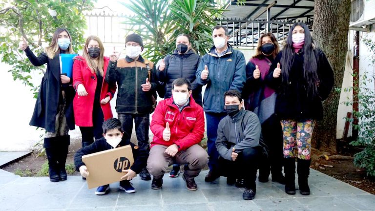 Delegado Prieto entregó ayudas sociales  a cinco familias de la Región del Maule