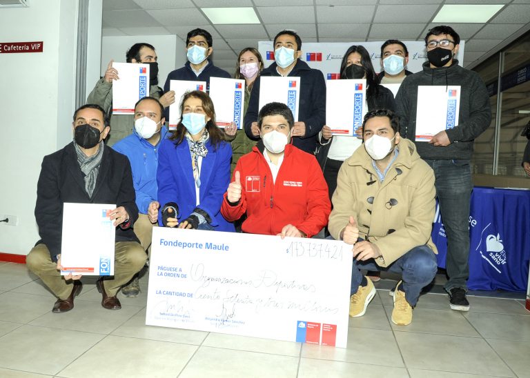 Entregan recursos a organizaciones deportivas de la provincia de Curicó