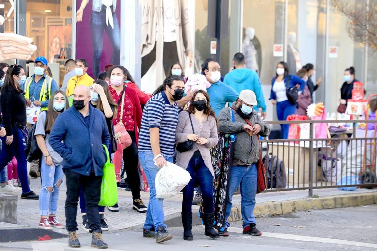 Expertos en salud llaman a mantener la alerta por la pandemia de Covid-19