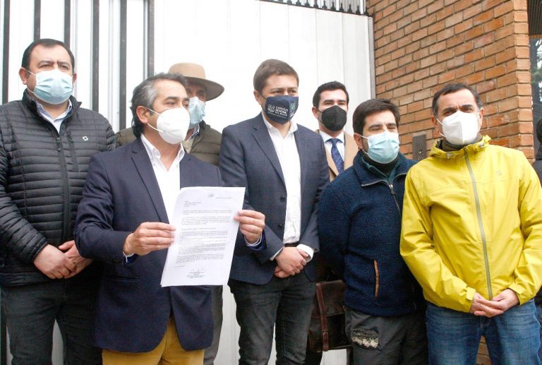 Parlamentarios, alcaldes y clientes se van en “picada” contra CGE por cortes de luz