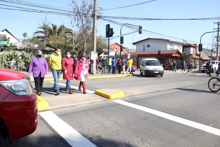 Semáforo en calle Calama con avenida Circunvalación entró en funcionamiento