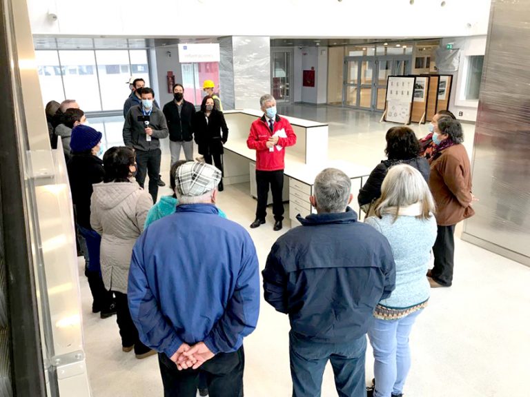Representantes de la comunidad participaron en recorrido por el nuevo Hospital de Curicó