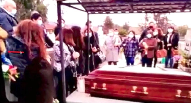 Juez aplica arraigo nacional a mujer que arrojó positivo a variante Delta