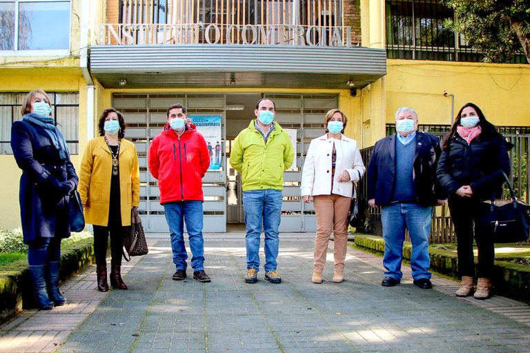 Linares: Solo alumnos de cuarto  medio vacunados regresan a clases