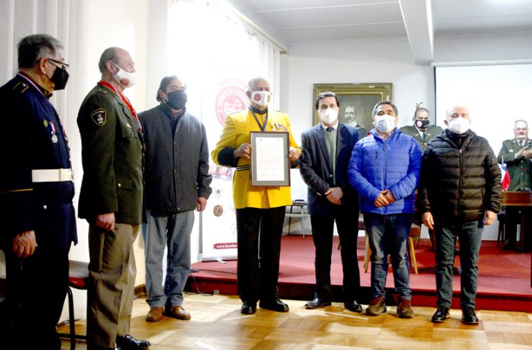 Entregan medalla a bombero Insigne Juan Rodríguez Cea