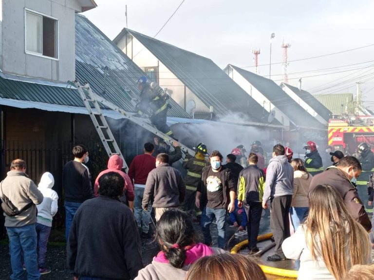 Dos casas afectadas por incendio en Curicó