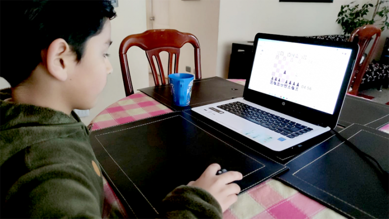Ajedrecistas realizan últimas movidas en el torneo online