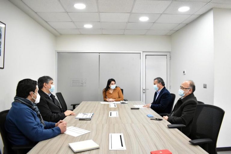 Gobernadora regional se reunió con alcaldes  maulinos para escuchar sus requerimientos