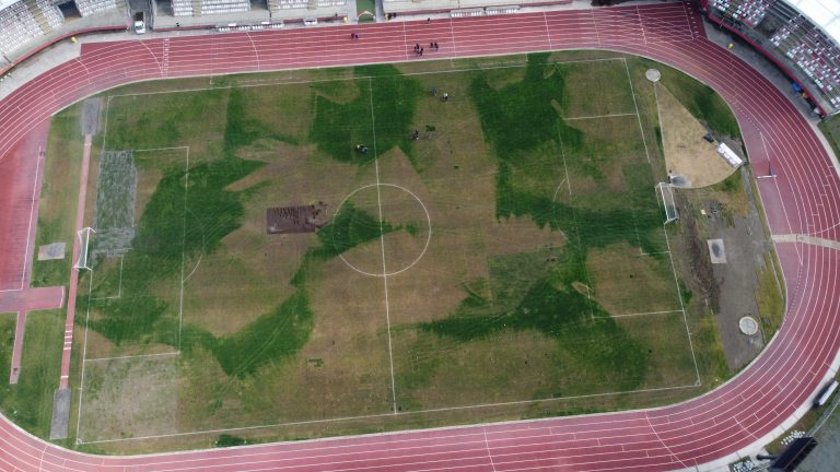 Estadio La Granja: Interponen querella por mal estado de la cancha