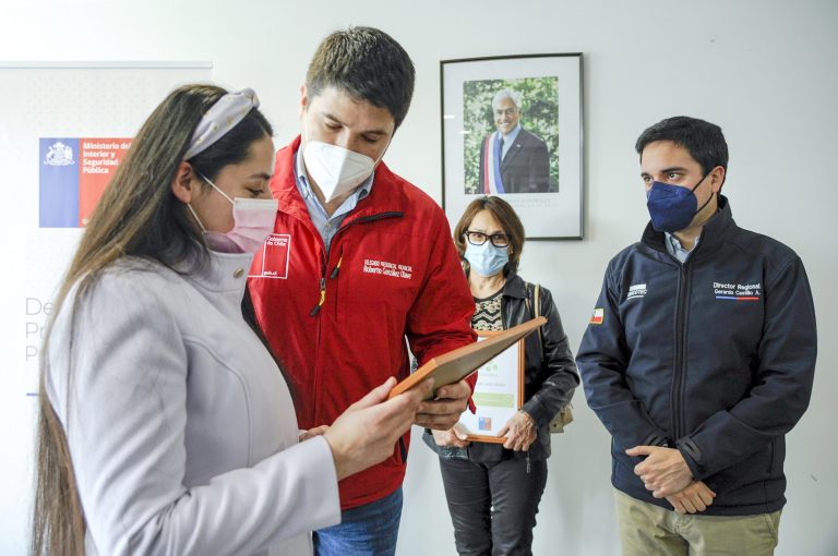 Entregan certificados a beneficiarias del Capital Abeja