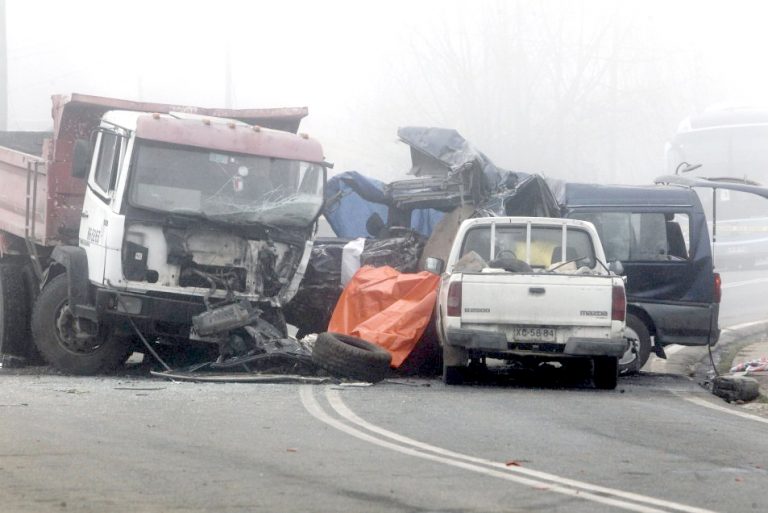 Tragedia en la ruta Pehuenche: cinco muertos y siete heridos graves deja violento choque triple