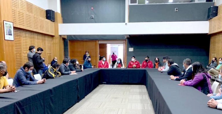 Gobernadora regional generó instancia de diálogo con pescadores artesanales maulinos