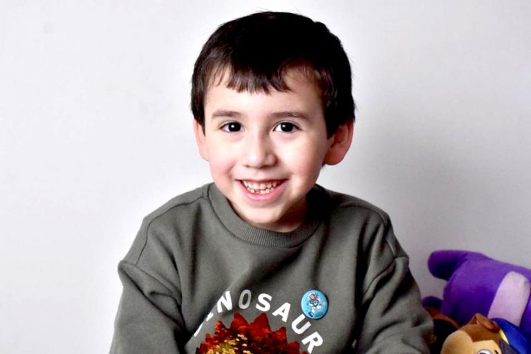 Compromiso para encontrar gemelo genético para Vicente