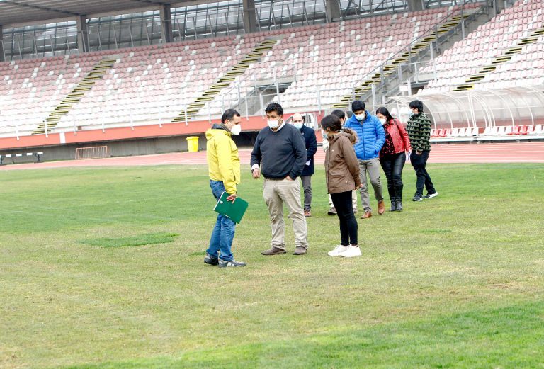 Interponen querella ante severos daños que presenta la cancha del estadio La Granja