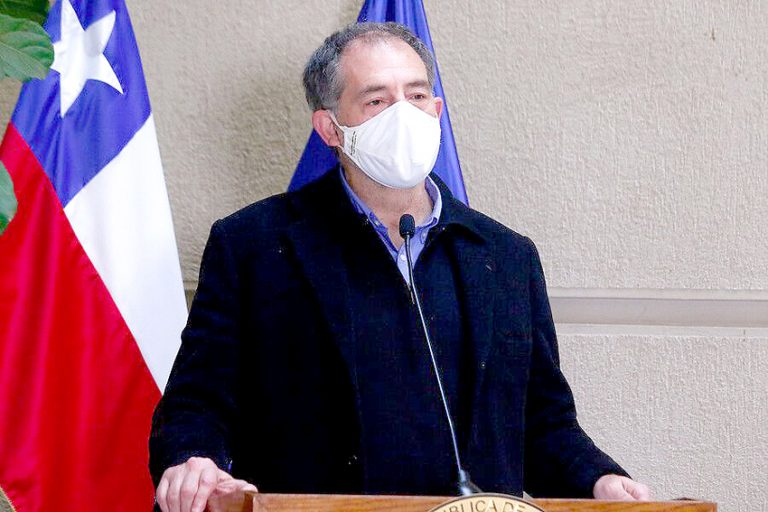 Grupos antivacunas estarían tras amenazas