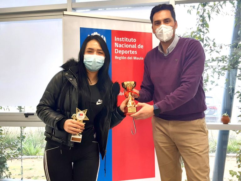 Campeona nacional de ajedrez recibe reconocimiento del IND