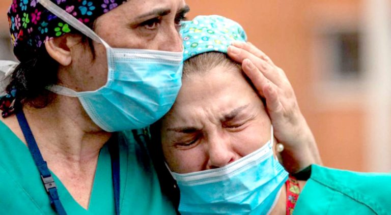 Profesionales de la salud que combaten la pandemia tendrían efectos similares al de un veterano de guerra