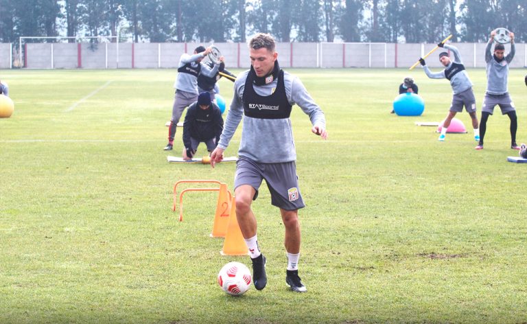 El curi a la cancha en La Cisterna