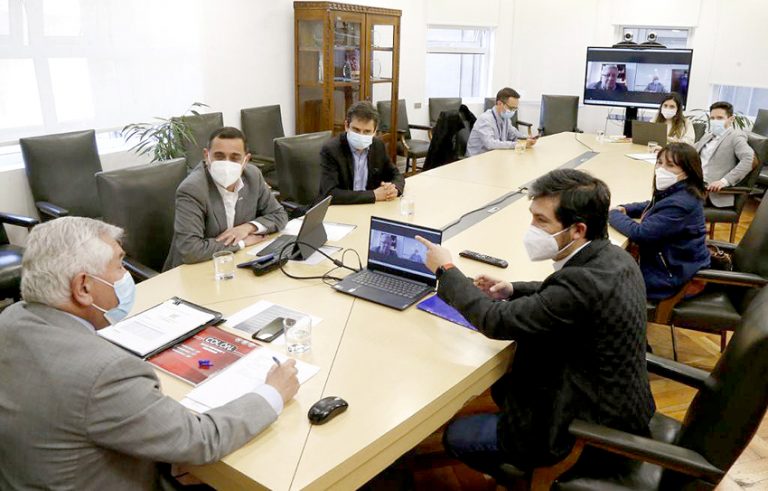 Ministro de Salud comprometió evaluar que Hospital de Emergencia sea un nuevo Cesfam