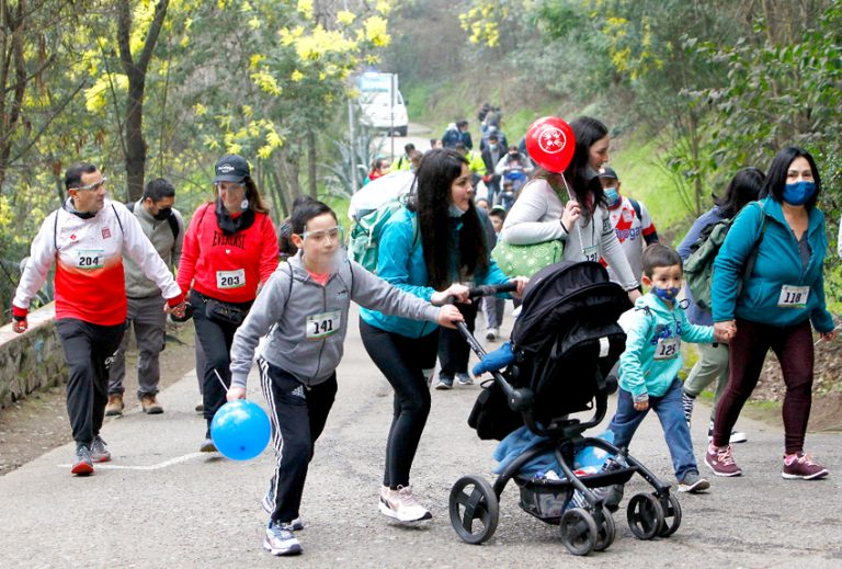 Niños y niñas corrieron, trotaron y  caminaron por sus derechos en Curicó