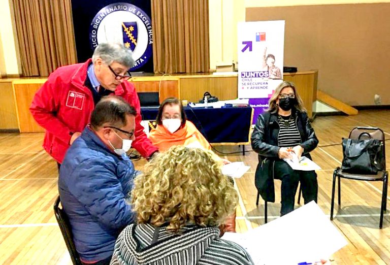 Autoridades de educación y directores de colegios maulinos buscan plan para recuperar aprendizajes