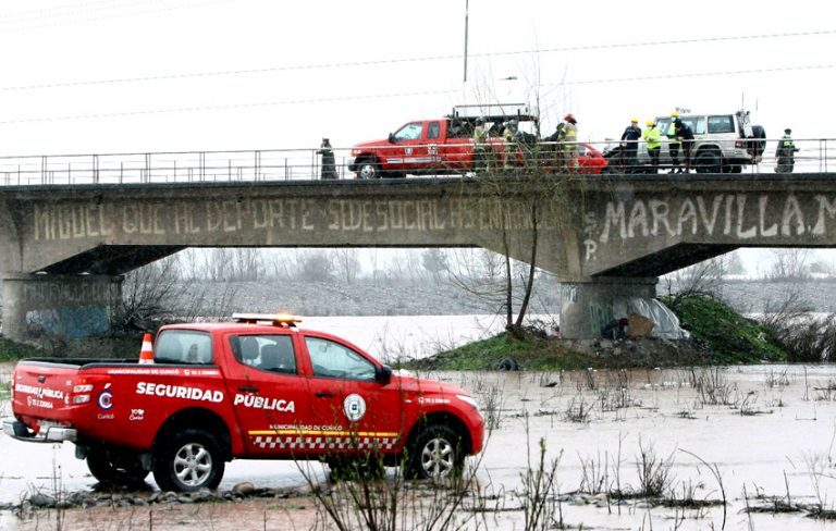 Persona en situación de calle quedó atrapada en puente Rauco
