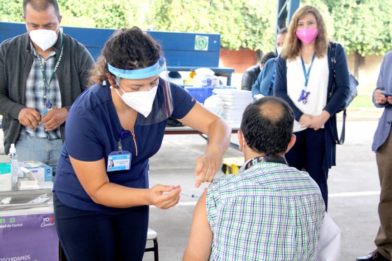 Académica de la UCM: “Si recibimos a alguien en nuestras casas, debemos exigir que estén vacunados”