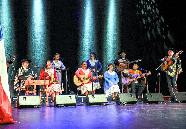 Los “brujos” del Aquelarre volvieron a cantar en público