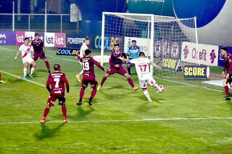 Triunfazo curicano en su mejor partido del año