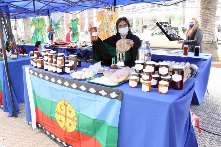 Inauguraron exposición Día de la Mujer Indígena