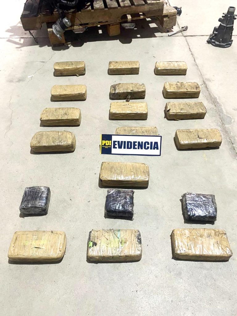 Canes de la PDI detectaron droga en un motor de camión