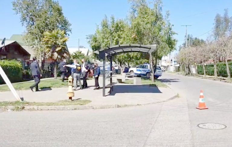 Hombre muere baleado frente a liceo Arturo Alessandri Palma de Longaví