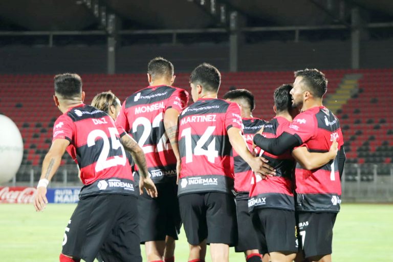 Con la obligación de sumar Rangers  enfrenta hoy a Santiago Morning