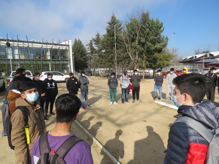 Escuela de fútbol de Hualañé visitó complejo polideportivo