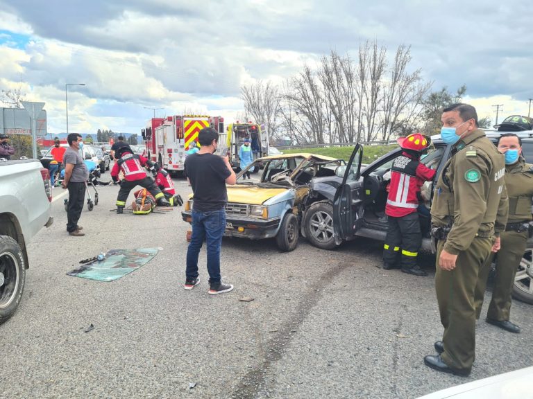 Ocho personas con lesiones leves dejó violento choque