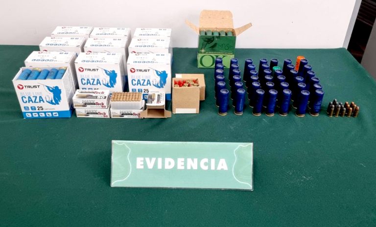 Dos funcionarios policiales y otras diez personas son detenidas por tráfico de municiones y cohecho