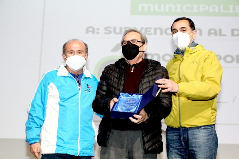 Presidente de Club Deportivo Población Caupolicán recibió distinción municipal