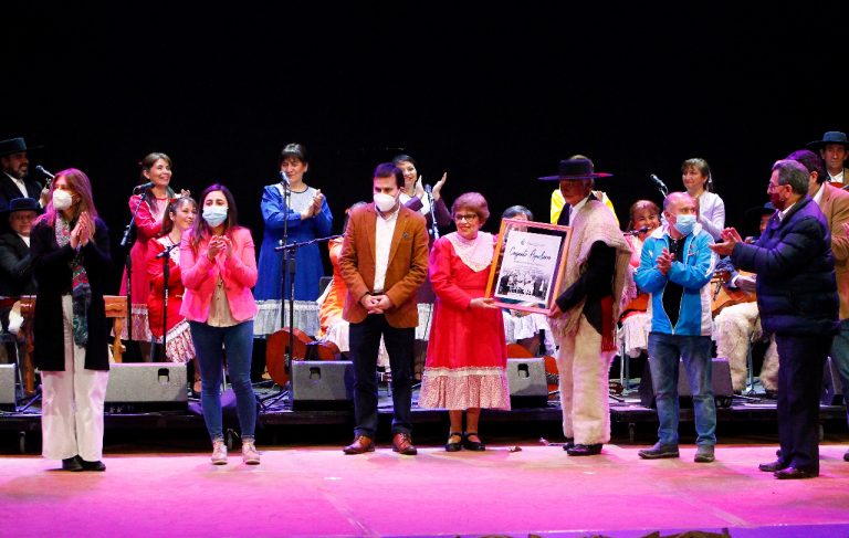 Con homenaje al Conjunto Aquelarre se  inauguró Fiesta de la Chilenidad Virtual