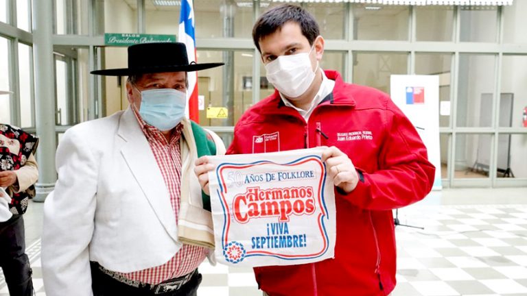 Con emotivo homenaje reconocen la  trayectoria de los Hermanos Campos