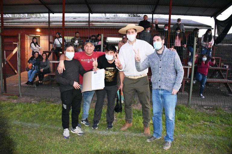 Confirman más de 300 millones para cambio de  luminarias y mejoramiento de campo deportivo