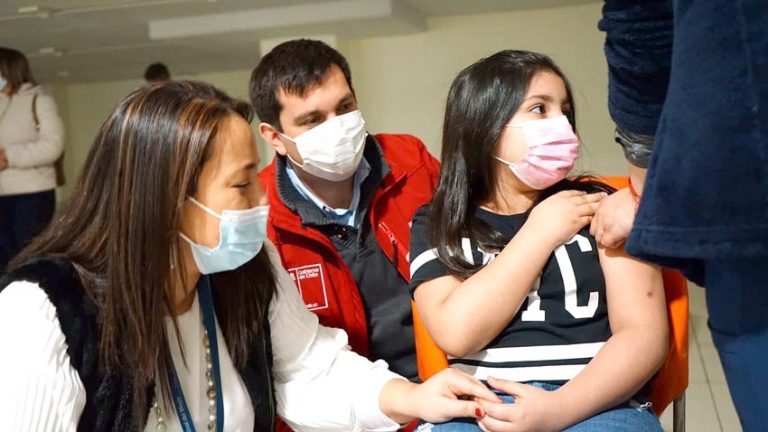 Inician vacunación en niños mayores de  6 años con pacientes con comorbilidades