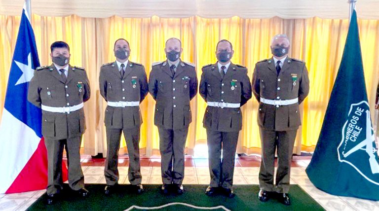 Condecoraron a suboficiales mayores de Carabineros