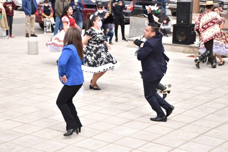 Fiestas Patrias entre cuecas, ramada itinerante y momentos para la reflexión