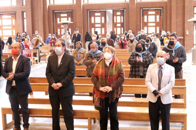 Curicanos asistieron a Te Deum de Fiestas Patrias