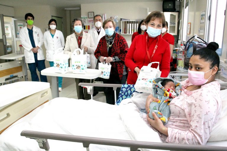 Damas Leonas donaron pañales en el Hospital de Emergencia