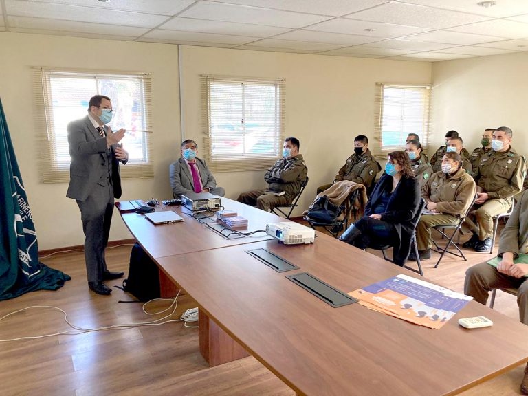 Defensoría Regional capacitó a Carabineros sobre la  implementación de plan piloto de defensa en comisarías