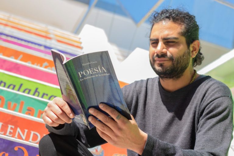 Poeta radicado en Curicó promueve libro