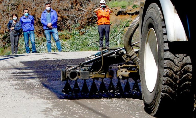 Comienza aplicación de pavimento asfáltico en sector La Echaurrina