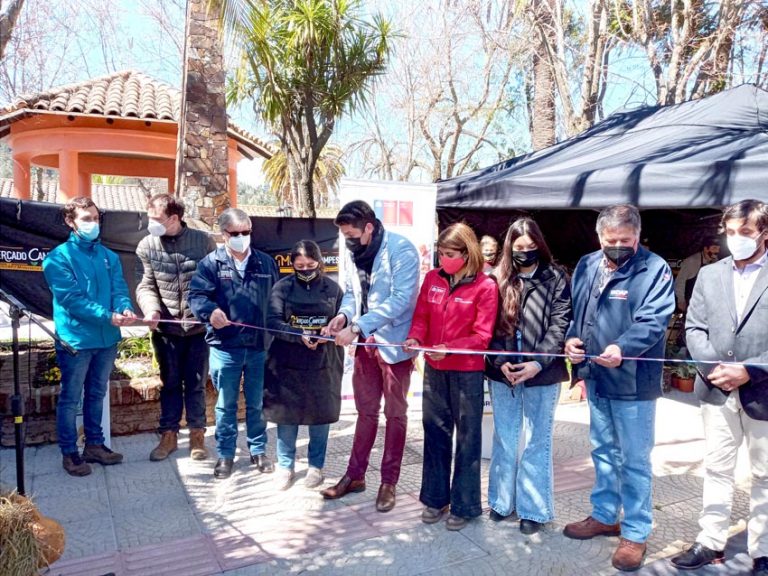 Indap inauguró nuevo Mercado Campesino en Vichuquén