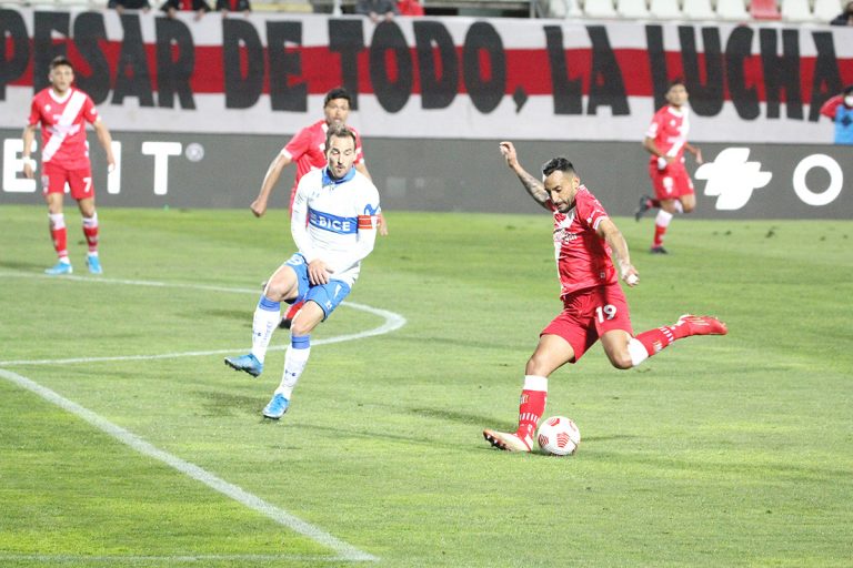 El curi pierde en guerra de goles bajo la lluvia